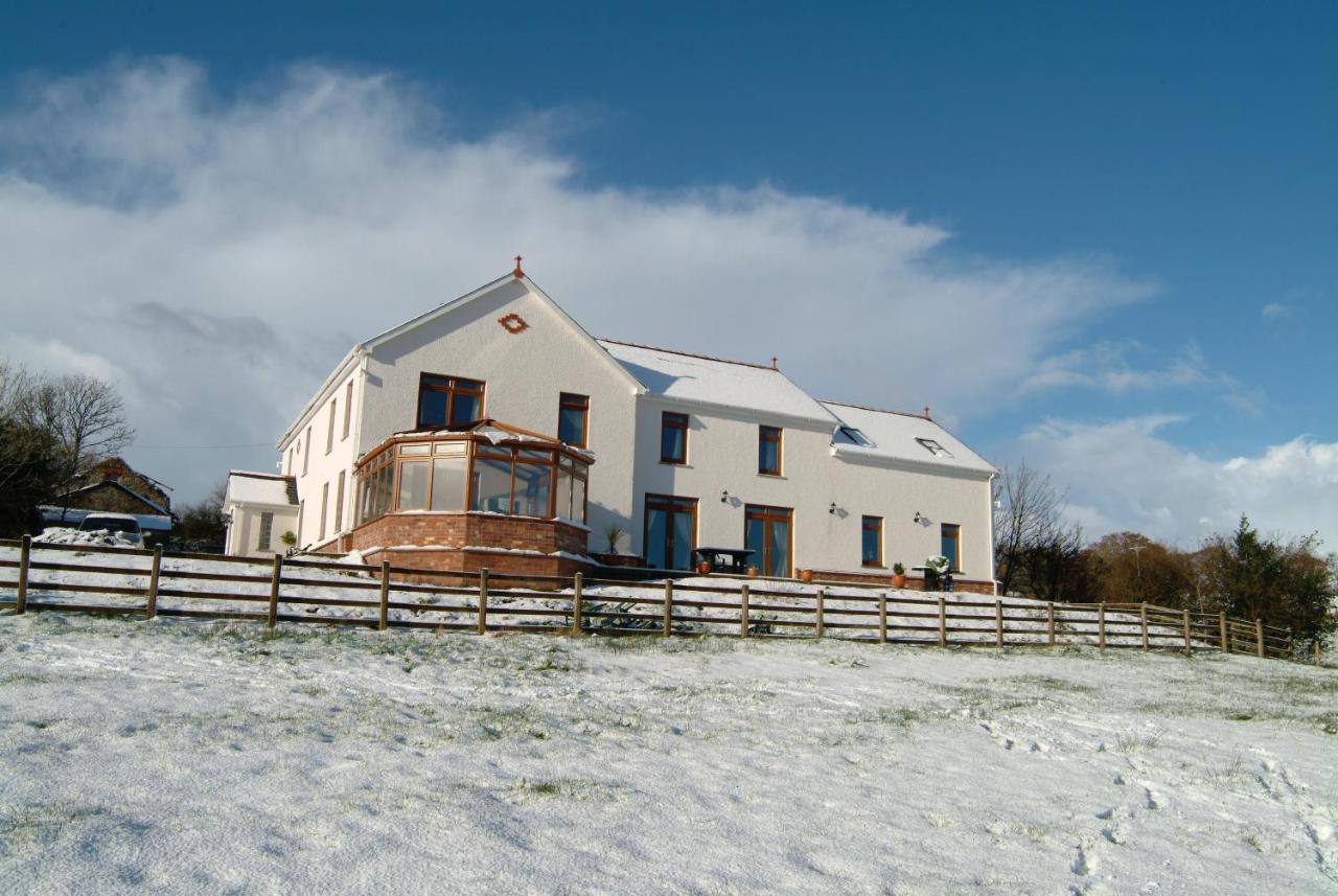 Penddaulwyn Uchaf Farm # Carmarthenshire Apartment Nantgaredig Exterior foto